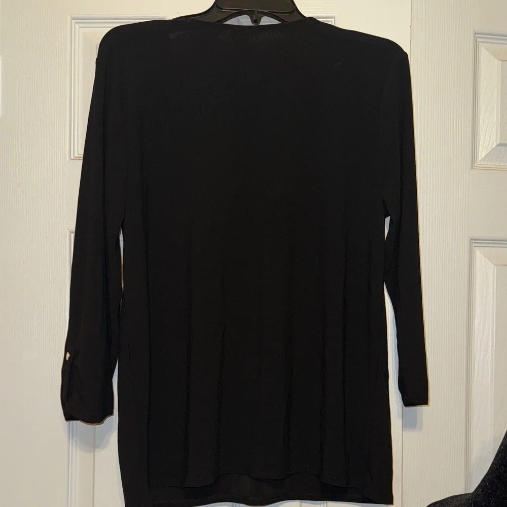Chic Black Zippered Blouse - Picture 7 of 7